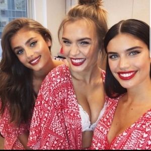 NIP VS One Size Hearts Kimono